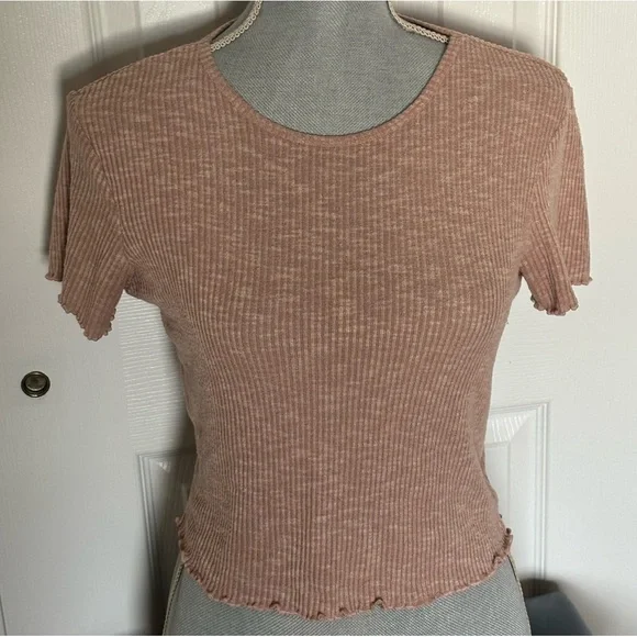 AMERICAN EAGLE LETTUCE TRIM RIBBED DUSTY PINK TOP SIZE M - Picture 2 of 7
